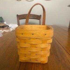 Longaberger 1996 chives booking hanging basket. 4” square
